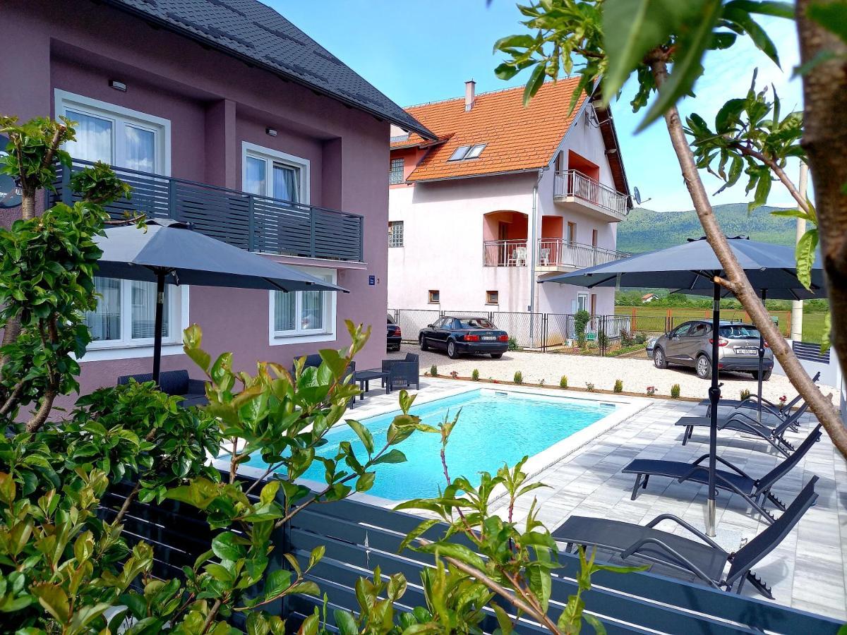 Premier House By Rd Group Hotel Korenica Exterior photo