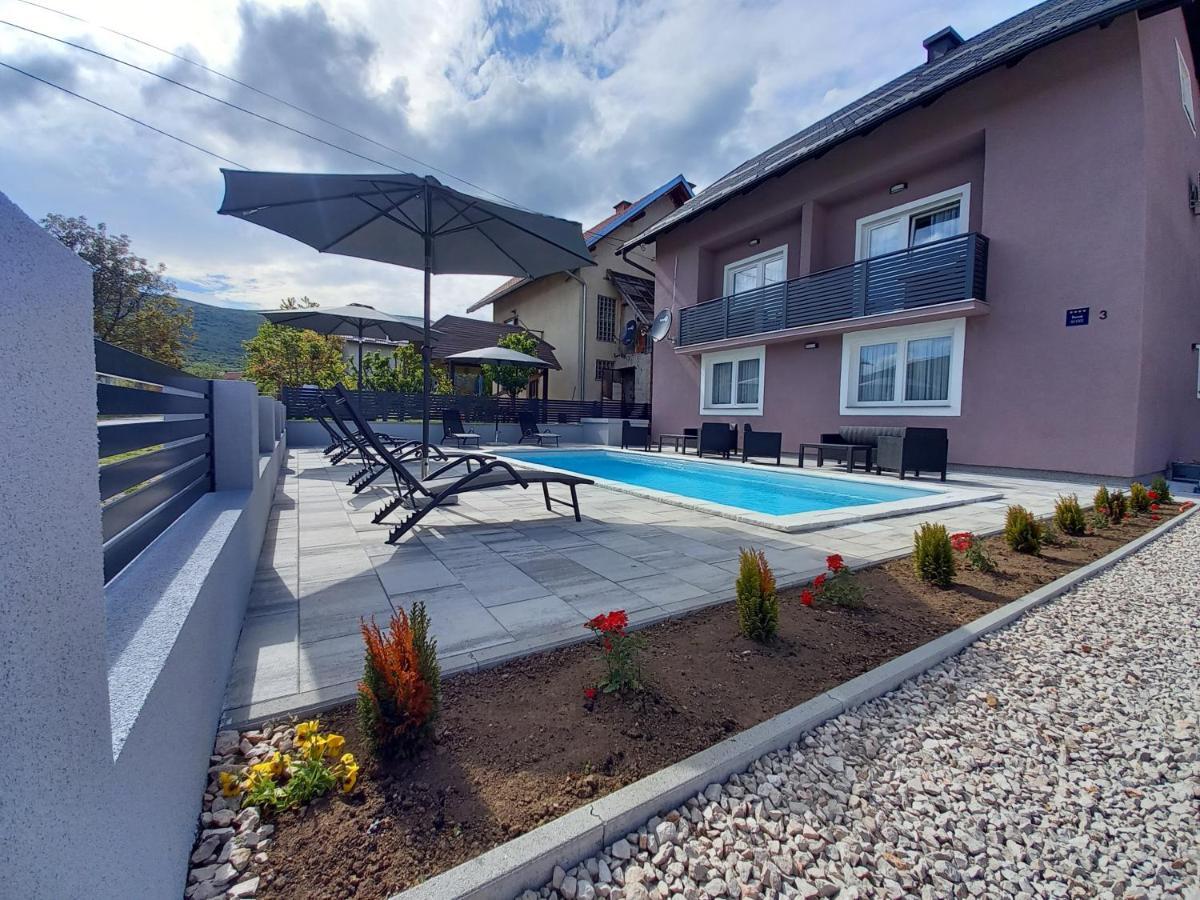 Premier House By Rd Group Hotel Korenica Exterior photo